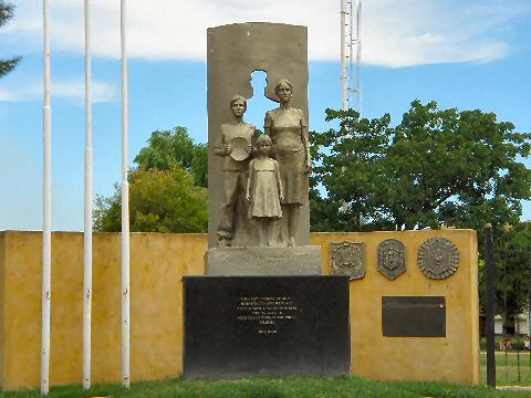 Belen - Monument to the fallen