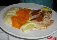 Cafe Bercy - grilled chicken with pure mixto