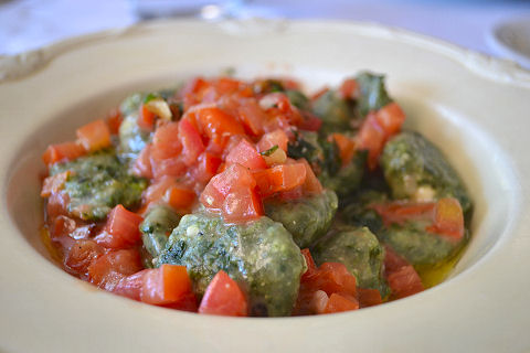 Caseros - malfatti with fresh tomatoes