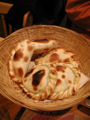 Costumbres Criollas empanadas