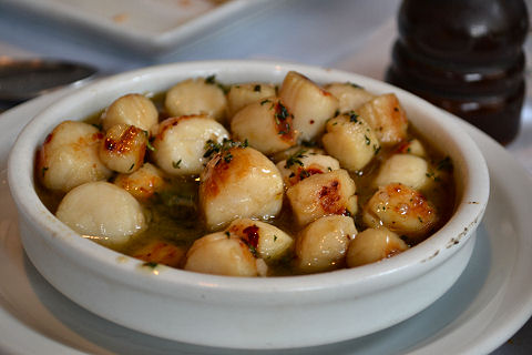 Damblee - scallops in thyme broth