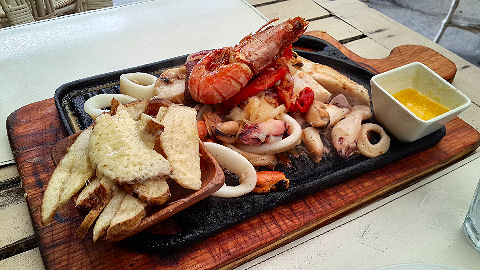 Domingo - parrillada de pescados y mariscos