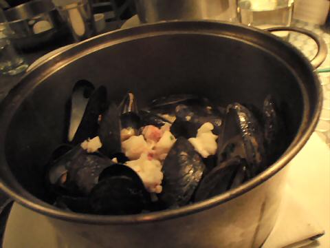 Flex Mussels - pot of mussels in lobster chowder