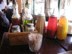 Condiments at El Hipopotamo