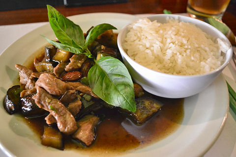 Kaffir Thai - pork with almonds