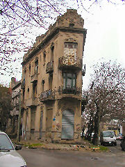 Flatiron style building in La Boca