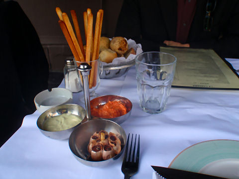 La Cabrera - bread and condiments