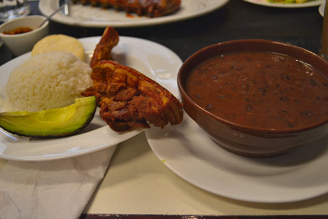 Los Recuerdos - cazuela de frijoles