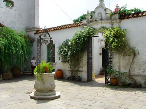 Enrique Udaonda museum