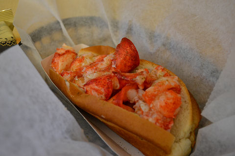 Luke’s Lobster - lobster roll