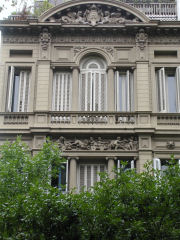 Detail of windows in the 700 block of Avenida de Mayo