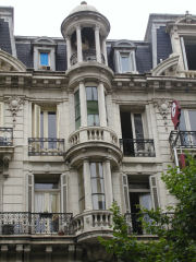 Details of windows in the 900 block of Avenida de Mayo