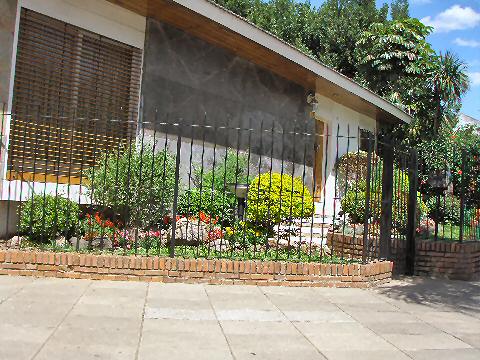 Monte Castro - corner home and garden