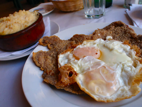 Nande Laja - milanesa a caballo