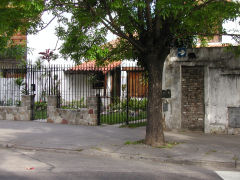 Nueva York - the last house at the corner of Av. General Paz