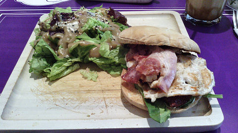 Oum's Cafe - chicken sandwich