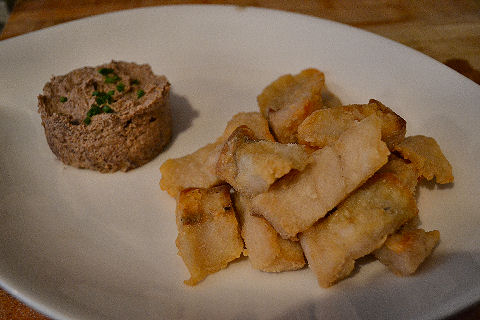 Palometa Frita con Salsa de Nueces