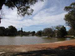 Parque 3 de Febrerio lake