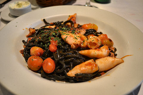 La Parolaccia - squid ink spaghetti