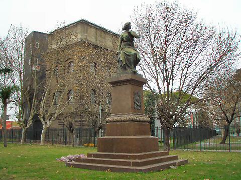 Pro-Cultura Nacional sculpture