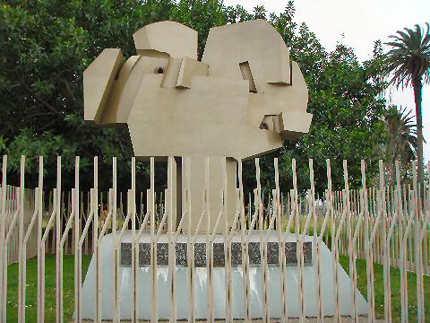 Néstor Basterretxea sculpture El Arbol