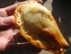 Pesaj Urbana - mozzarella and parmesan empanada