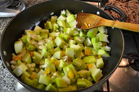 Picadillo de Chayote y Maiz