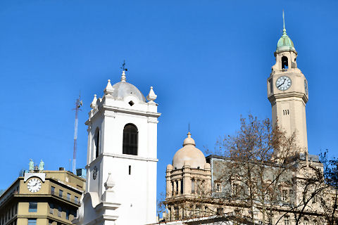 Plaza de Mayo clocks