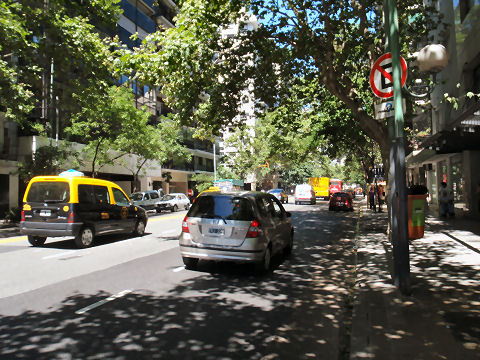Pueyrredon walk - traffic