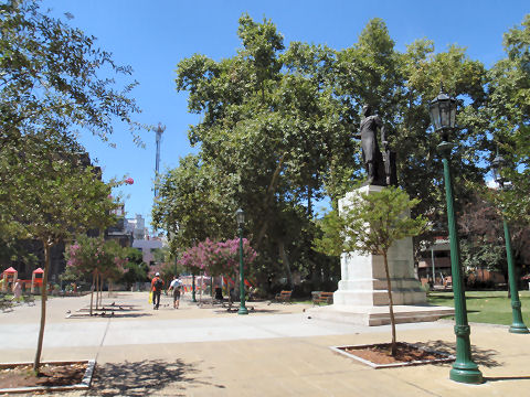 Pueyrredon walk - Plaza Emilio Mitre