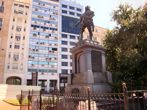 Statue of Juan de Garay