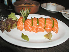 Rubia y Negra - half order of nigiri salmon