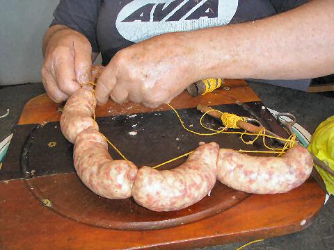 Tying the chorizos