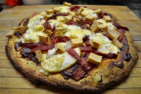 Smoked tofu, piquillo, apple pizza