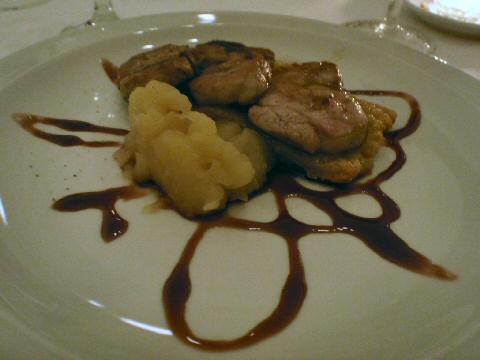 Social Paraiso - grilled sweetbreads with crushed apples