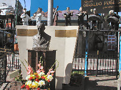 Statue to Osvaldo Pugliese