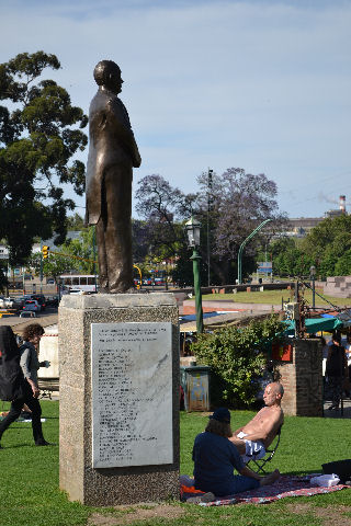 Sunday Recoleta fair stroll