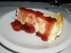 Territorio - cheesecake with strawberry jam