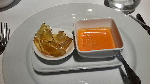 Tomo I - chips and tomato soup