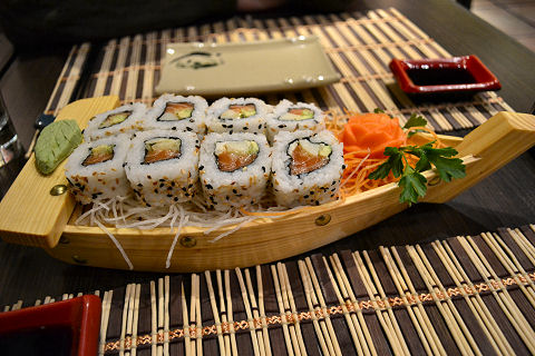 Tppan - spicy salmon roll