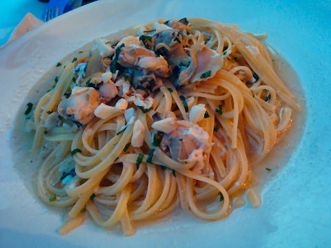 Umberto’s - linguini with white clam sauce
