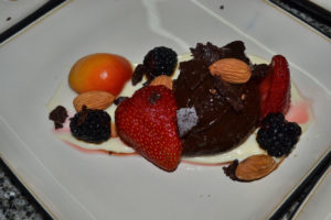 chocolate-mousse-with-fruit