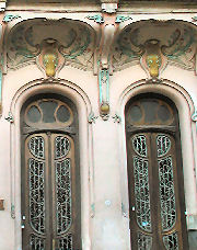 Venezuela 1671 - closeup on the doors