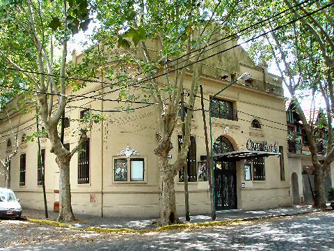 Plaza Vicente Lopez y Planes