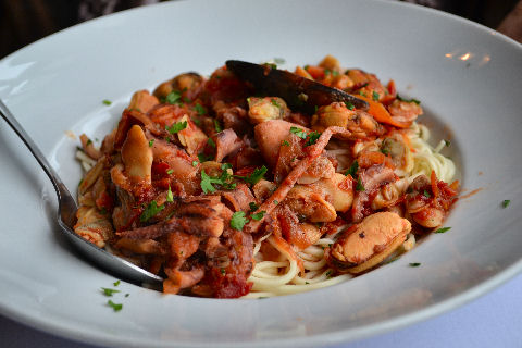 Volver - spaghetti with shellfish sauce